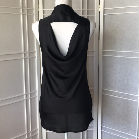 ▪️The Limited▪️Cut Out Back Button Front Tank▪️ - Picture 3 of 8